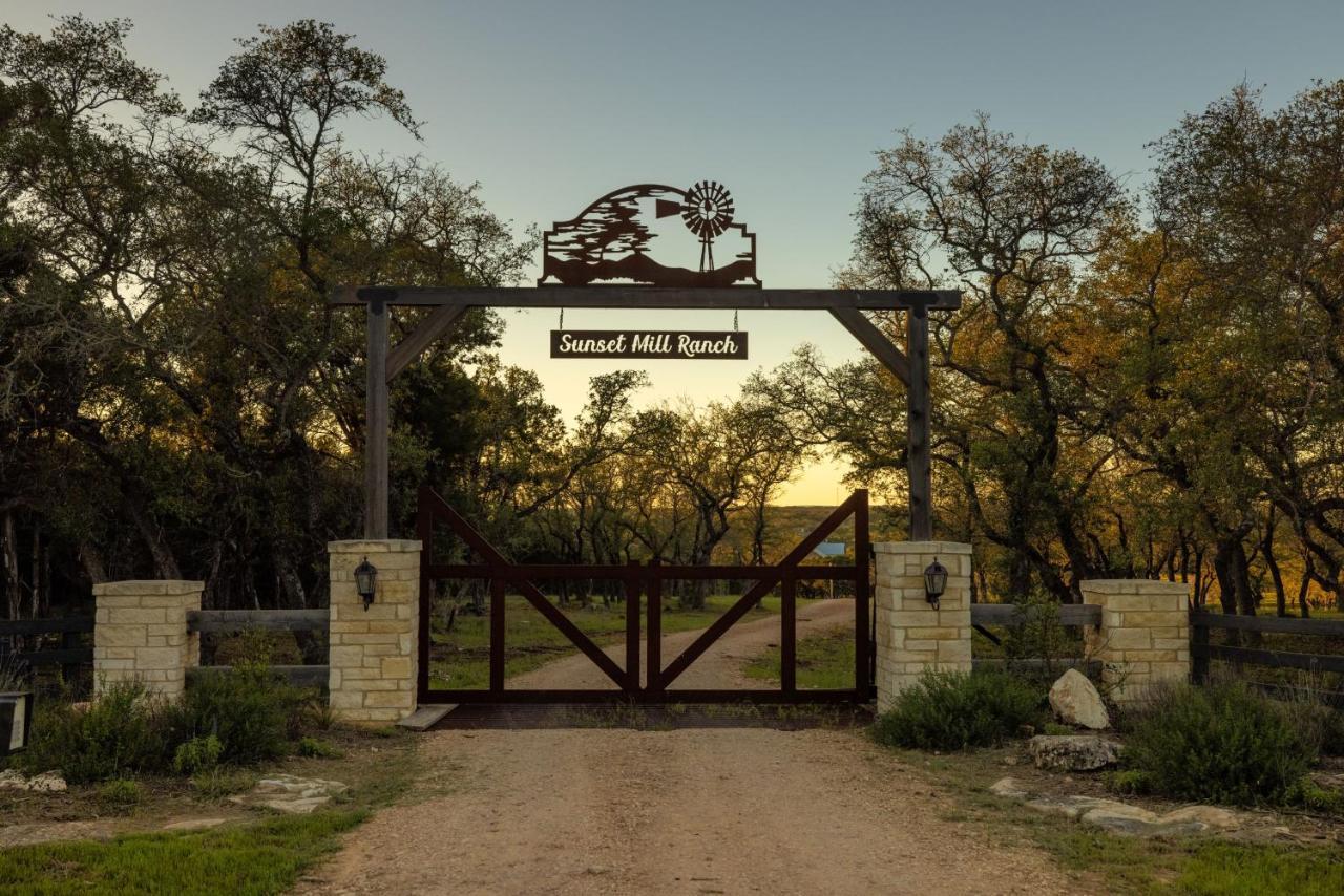 Inn At Sunset Mill Ranch Wimberley Esterno foto